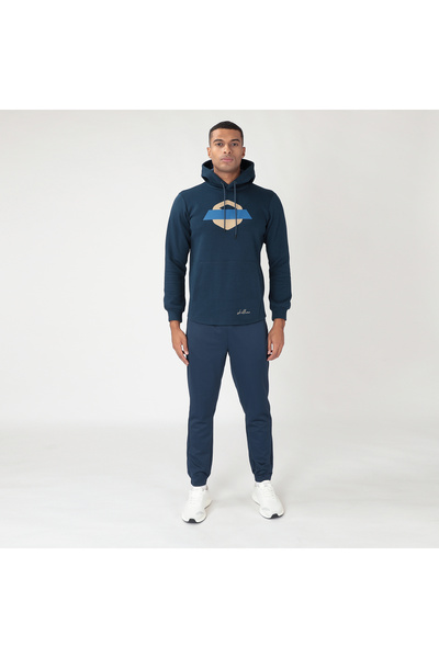 SKILLANO Regular fit cotton blouse with a hood and a cord. Open front pocket. 60% cotton, 40% polyester. Lifestyle design 20011C.