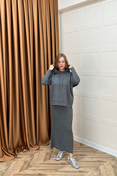 Stilife Κορυφαίο φόρεμα διπλών πλεκτών υφασμάτων με κουκούλα γκρι