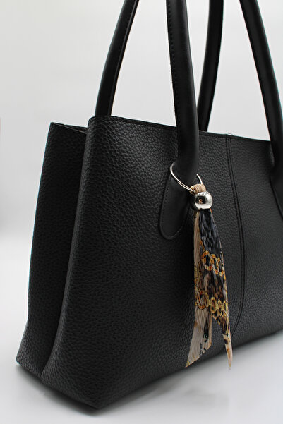 LASSO Kadın Siyah Charm Detaylı Büyük Boy Fermuarlı İç Cepli El, Kol ve Omuz Çantası