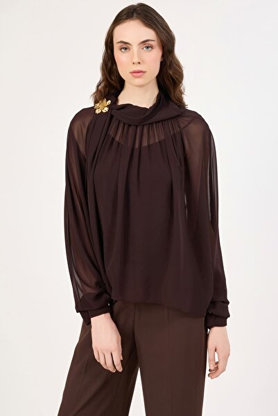 FEVER Yakası fiyonk detaylı broş aksesuarlı bluz