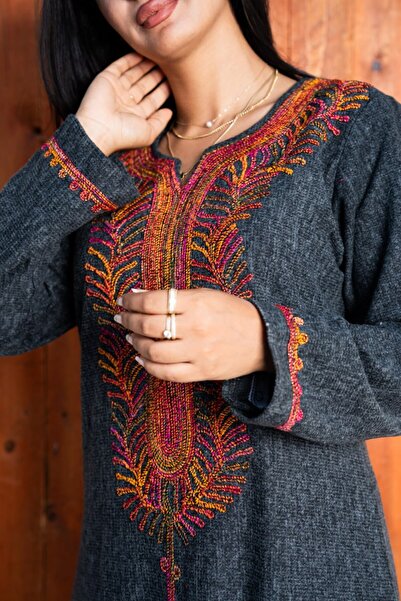 AFandina A jalabiya that combines luxury and true warmth, made of natural wool A-00400