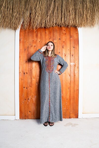 AFandina A jalabiya that combines luxury and true warmth, made of natural wool A-00400