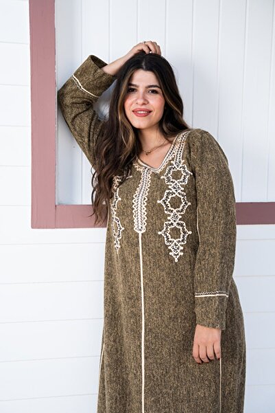 AFandina Embroidered wool jalabiya with luxurious embroidery A-958