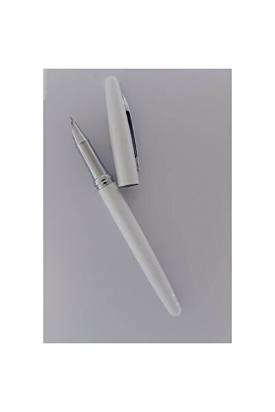 Ecada stilou metalic, culoarea corpului alb lucios, ornamente argintii, peniț...