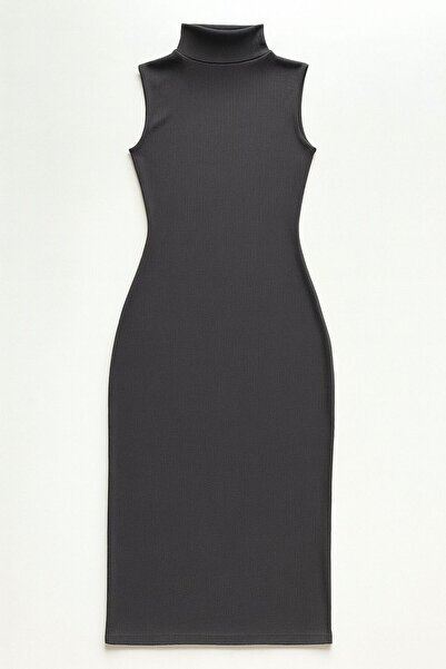 Ramior Siyah İnce Bürümcük Kumaş Kolsuz Yarım Boğazlı Uzun Elbise – Zarif ve Şık Davet Modeli