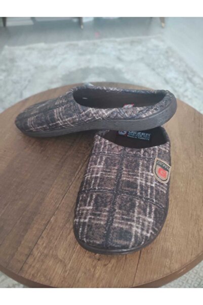 GEZER Erkek Kahverengi Kare Desenli Kışlık Ev Terliği – Kaymaz Tabanlı Sıcak ve Rahat Model