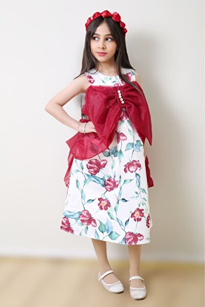 Generic Girls' dress with a dramatic touch