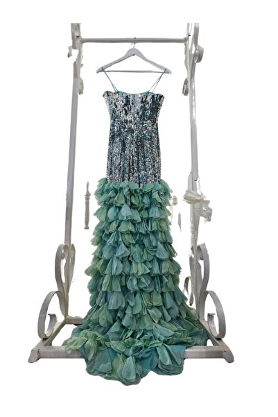 SHERRI HILL Green short front fitted silk evening dress with sequins