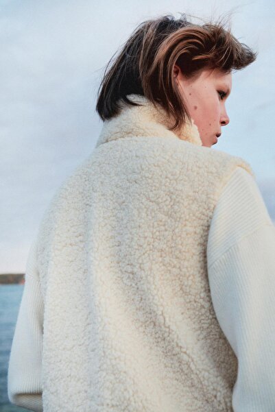 Madmext Ekru Dik Yaka Kadın Peluş Yelek MG2578