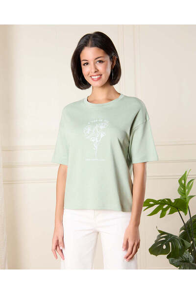 REDTAG تي شيرت نسائي مطرز باللون الأخضر