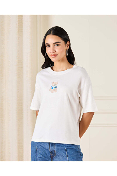 REDTAG تي شيرت نسائي مطرز باللون العاجي