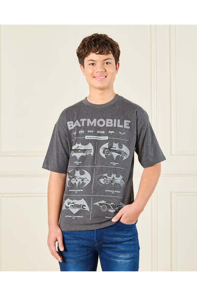 REDTAG تي شيرت مطبوع عليه صورة سيارة باتموبيل بلون الفحم للأولاد الكبار