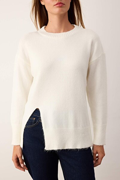 Trendyol Collection Ecru Soft Textured Slit Detailed Knitwear Sweater Twoaw26Kz00260