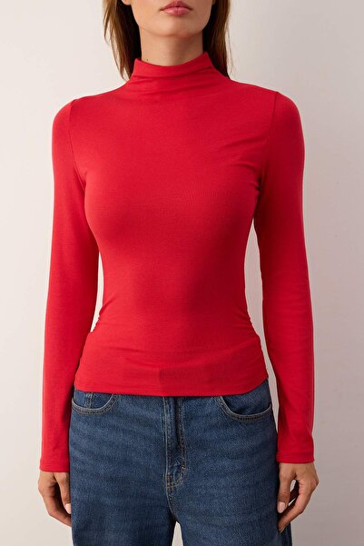 Trendyol Collection Red Fitted Shirring/Drape Detail Stand Collar Knitted Blouse Twoaw25Bz00145