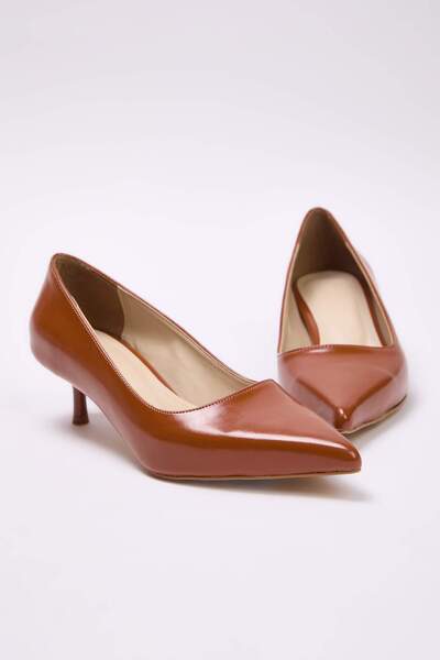 TRENDYOL SHOES Карамель Sivri Burun Kitten Жіночі класичні туфлі на підборах TAKAW26TO00011