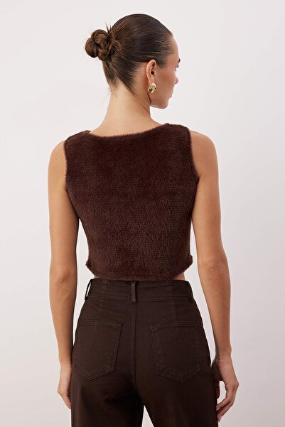 Trendyol Collection Кафяв плюшен прилепнал пуловер с копчета и къс крой TWOAW26YE00065