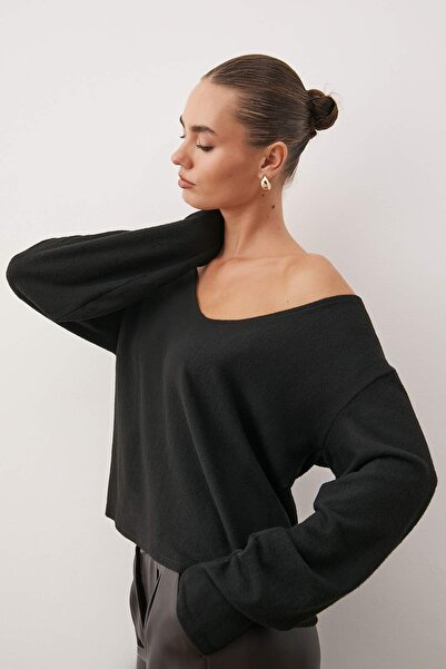Trendyol Collection Black Open Shoulder Relaxed/Casual Fit Loose Knitted Blouse Twoaw26Bz00330