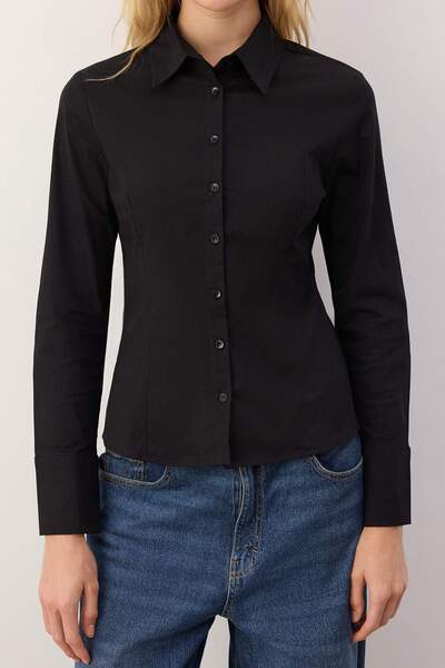 Trendyol Collection Wardrobe Essentials Black Lightweight Fitted Waist Cotton Woven Shirt Twoaw26Go00022