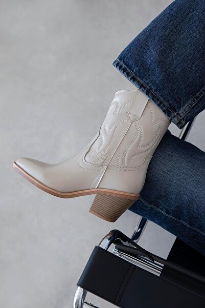 STRASWANS Hadley Women's Wrinkled Leather Heeled Boots Beige