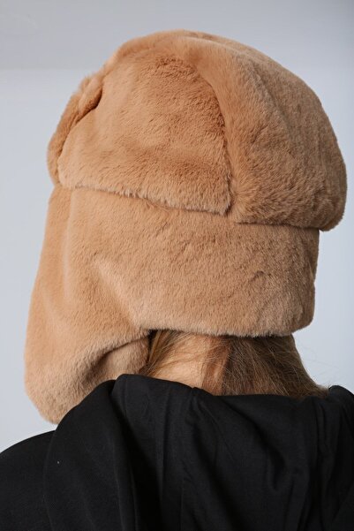 BALIENTE Plush Women's Beret Hat - Camel Faux, Fur and Headphones