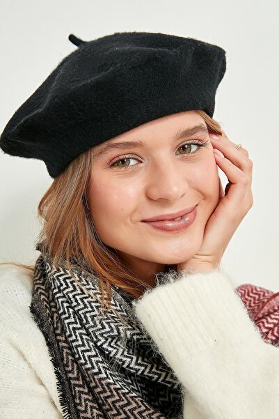 BALIENTE Чорна вовняна шапка для художниці