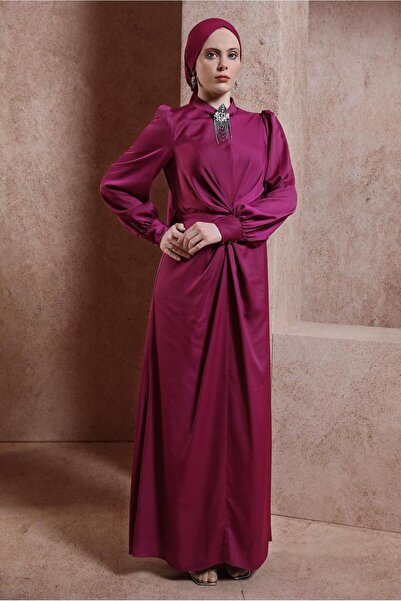 Alvina فستان سهرة من الساتان مع بروش 50400