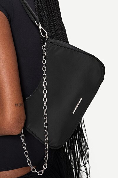 Bershka Zincirli çok yönlü saten çapraz askılı çanta