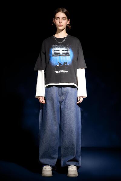 Bershka تي شيرت بأكمام قصيرة مطبوع عليه بيلي إيليش