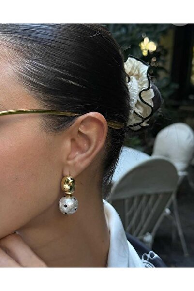 Bubbleatelier Beyaz mineli puantiye detay gold küpe