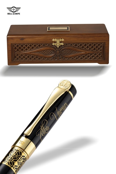 MELL & SWIPE Kişiye Isme Özel Baskılı Ahşap Oyma Kutulu Lüks Hediyelik Prestij Şık Roller Kalem Set Siyah
