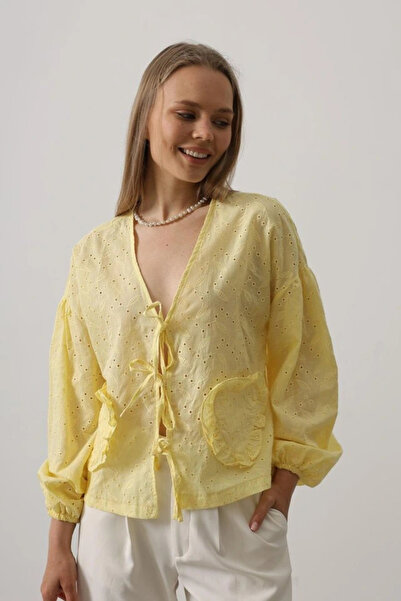 DEAG Heart Detailed Tie-Up Brode Blouse Bee