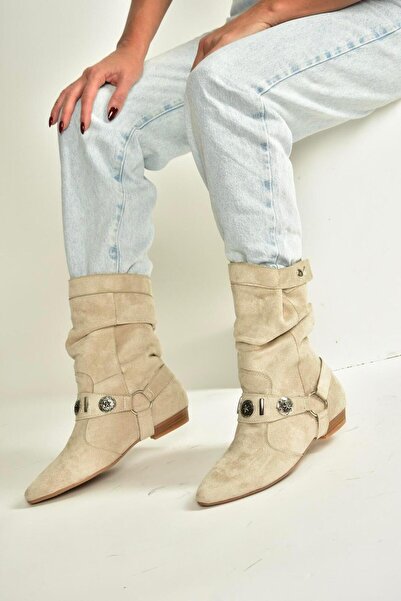 Fox Shoes V380519002 Γυναικείες μπότες με ίσιο πάτο σε μπεζ σουέντ, άνετη εφαρμογή