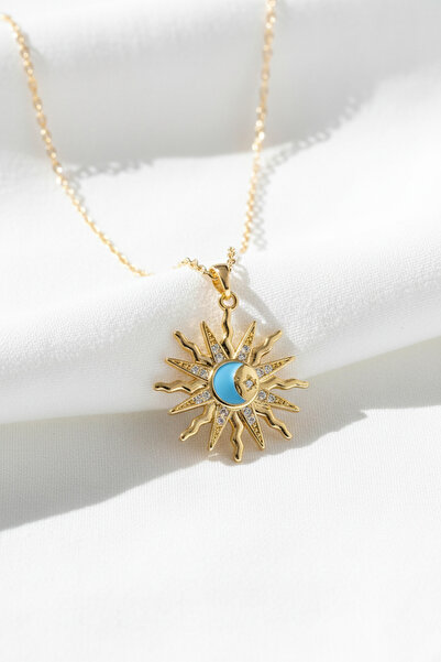 özgül takı ve tasarım قلادة نسائية من الفولاذ المقاوم للصدأ بلون ذهبي مع نقش الشمس والقمر والنجوم بالمينا الزرقاء