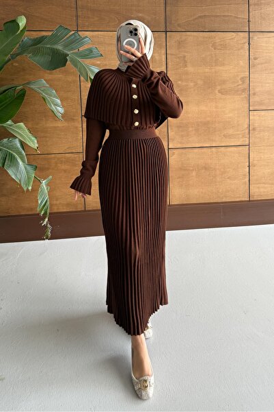 Rimel Moda Kelebek Piliseli Elbise Takım Kahverengi