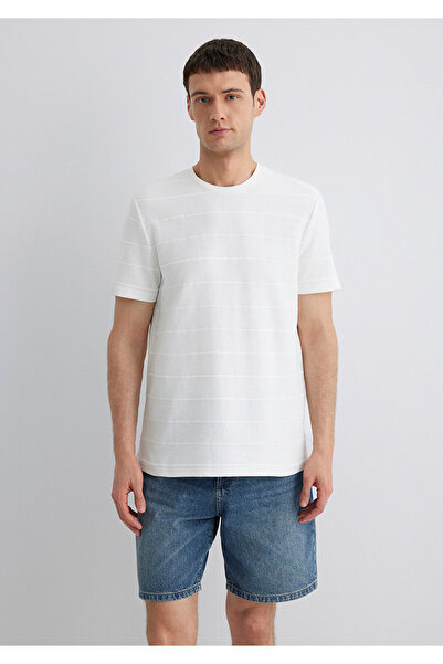 Mavi Çizgi Detaylı Beyaz Tişört Regular Fit / Normal Kesim 0611409-70057