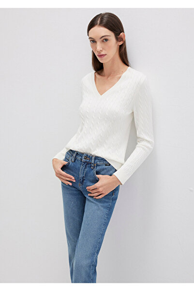 Mavi V Yaka Beyaz Kazak Slim Fit / Dar Kesim 1710340-70057