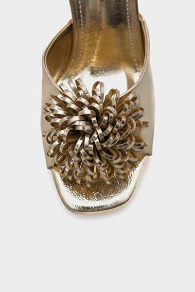 Capone Outfitters Lory közepes sarkú virágos metál női papucs