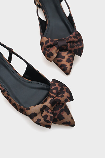 Capone Outfitters Dámské baleríny Ania se špičatou špičkou se saténovým otevřeným zadním dílem