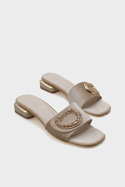 Capone Outfitters Γυναικείες παντόφλες με κοντό τακούνι Malva Round Blunt Toe Stone Buckle