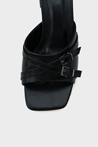 Capone Outfitters Women's Belt Detailed Thick Heeled Black Slippers