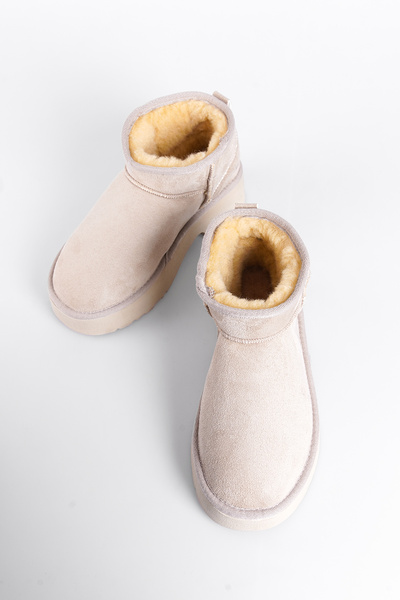 Capone Outfitters Kalın Tabanlı Yuvarlak Burunlu Kürklü Kısa Kadın Bot