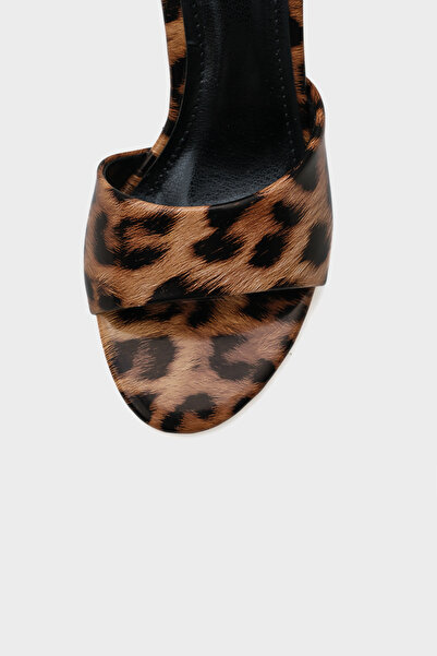 Capone Outfitters Eira Round Toe Mid Heeled Women's Sandals