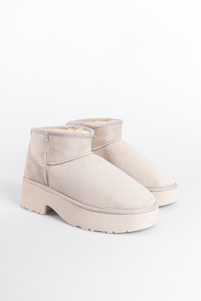 Capone Outfitters Kalın Tabanlı Yuvarlak Burunlu Kürklü Kısa Kadın Bot