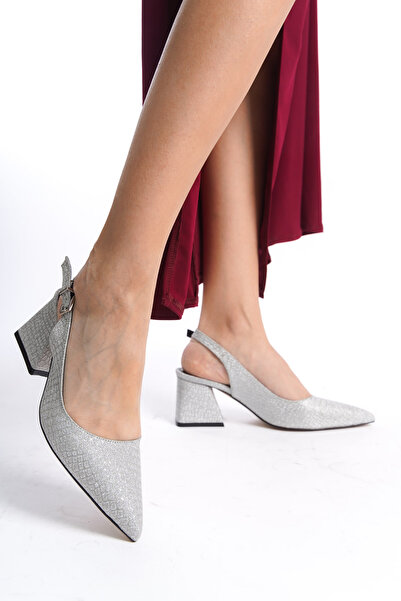 Capone Outfitters نعل مبطن ناعم بكعب عالٍ للسيدات