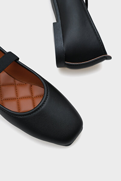 Capone Outfitters Kadın Bantlı Mat Siyah Babet