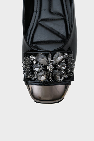 Capone Outfitters Agnes stílusos balerinák fém orrral és kőcsattal