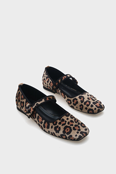 Capone Outfitters Women's Buckle Detailed Leopard Velvet Ballerinas