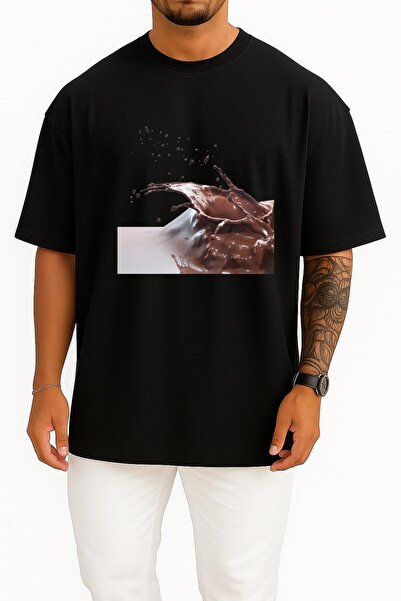 Bahriyeli Collection تي شيرت للجنسين بتصميم كبير الحجم على شكل قطعة شوكولاتة وصلصة شراب الشوكولاتة بالحليب
