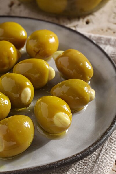 Görem Zeytin 400 gr. Badem Dolgulu Yeşil Zeytin