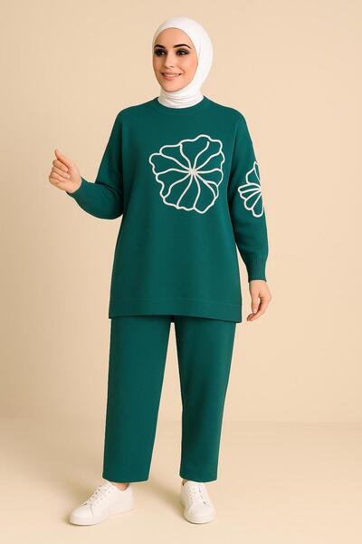 MAY MARA Двукомпонентен комплект от блуза и панталони с флорални апликации